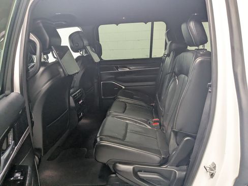 Used 2023 Jeep Wagoneer 4WD w/ Convenience Group I image 24
