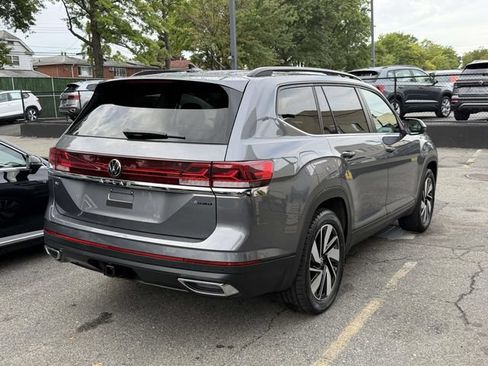Used 2024 Volkswagen Atlas SE w/ Panoramic Sunroof Package AWD/4WD image 7
