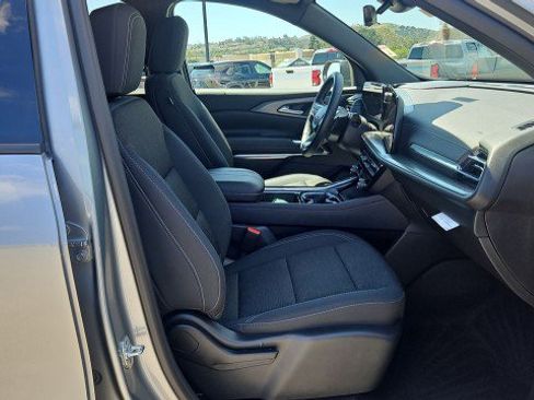 Used 2026 Chevrolet Traverse LT w/ Driver Confidence Package FWD image 28