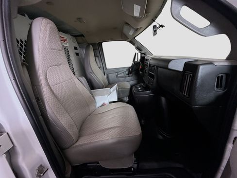 Used 2018 Chevrolet Express 3500 w/ Driver Convenience Package RWD image 24