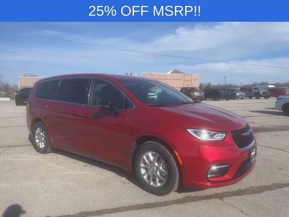 New 2026 Chrysler Pacifica Select