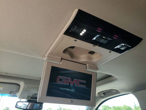 Used 2019 GMC Yukon XL SLT w/ Premium Edition AWD/4WD image 13