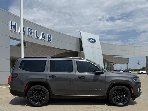Used 2023 Jeep Wagoneer Series III w/ Premium Group I AWD/4WD image 1