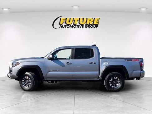 Certified 2021 Toyota Tacoma TRD Off-Road AWD/4WD image 9