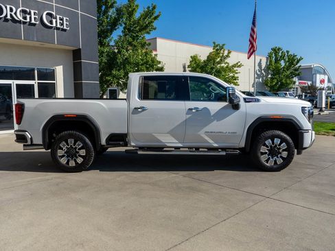 New 2025 GMC Sierra 2500 Denali w/ Denali Reserve Package image 8