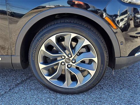 Used 2022 Lincoln Nautilus Reserve AWD/4WD image 4