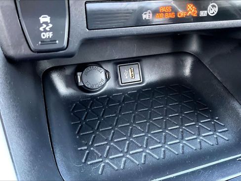 Used 2024 Toyota RAV4 XLE AWD/4WD image 33