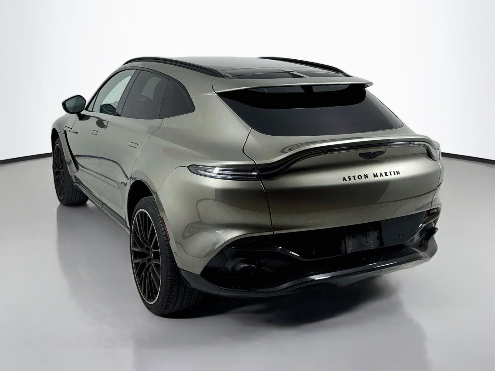 Used 2023 Aston Martin DBX AWD/4WD image 5