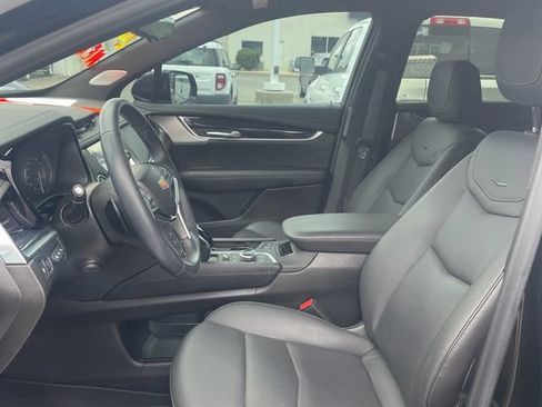 Used 2024 Cadillac XT5 Premium Luxury w/ Technology Package FWD image 5