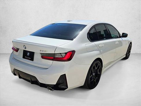 Used 2026 BMW 330i Sedan w/ M Sport Package RWD image 5