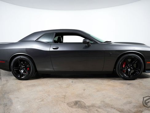 Used 2022 Dodge Challenger SRT Hellcat w/ Plus Package image 2