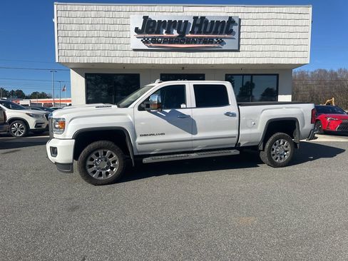 Used 2019 GMC Sierra 2500 Denali image 1