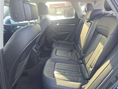 Used 2019 Audi Q5 2.0T Premium w/ Convenience Package AWD/4WD image 4
