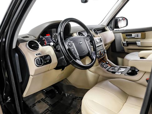 Used 2016 Land Rover LR4 HSE Silver Edition image 8