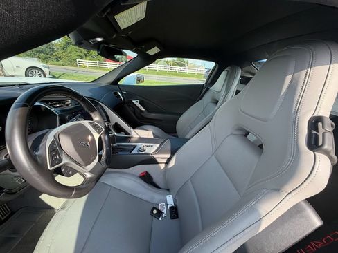Used 2016 Chevrolet Corvette Stingray Convertible RWD image 10