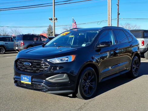 Certified 2022 Ford Edge SE w/ Black Appearance Package image 3