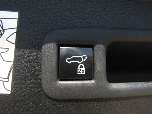 Used 2024 Toyota Sienna XLE image 18