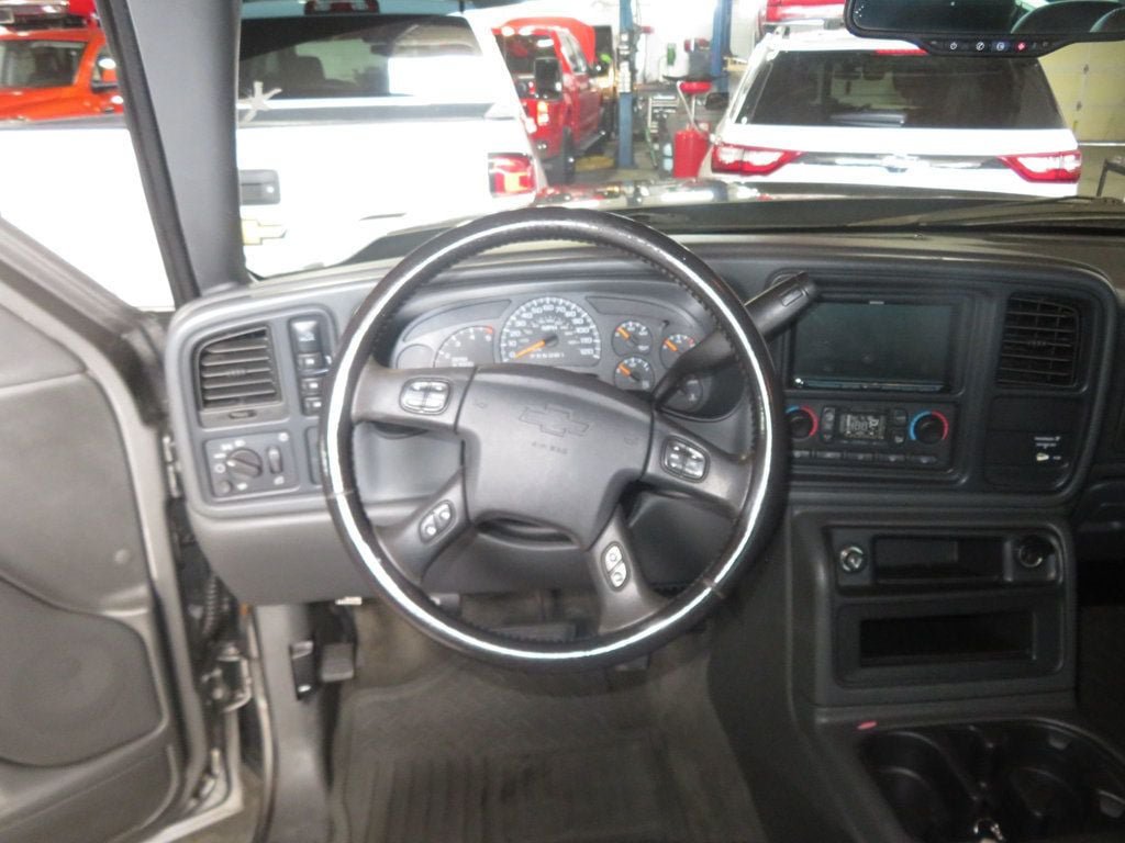 Used 2006 Chevrolet Silverado 2500 LT w/ Onstar Plus Package AWD/4WD image 32