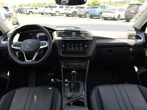 Certified 2023 Volkswagen Tiguan SE w/ Panoramic Sunroof Package AWD/4WD image 7