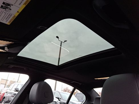 Used 2022 BMW 530i xDrive w/ Premium Package image 14