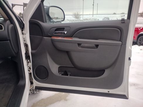 Used 2014 GMC Yukon SLE image 20