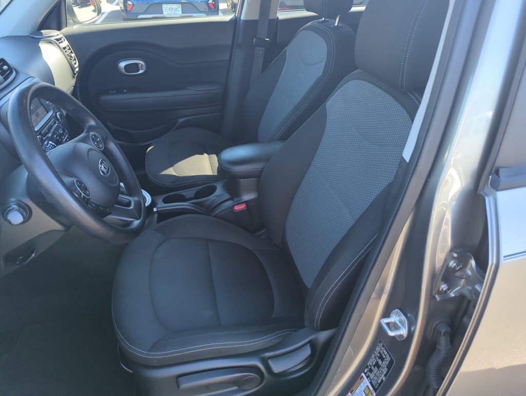 Used 2017 Kia Soul + FWD image 12