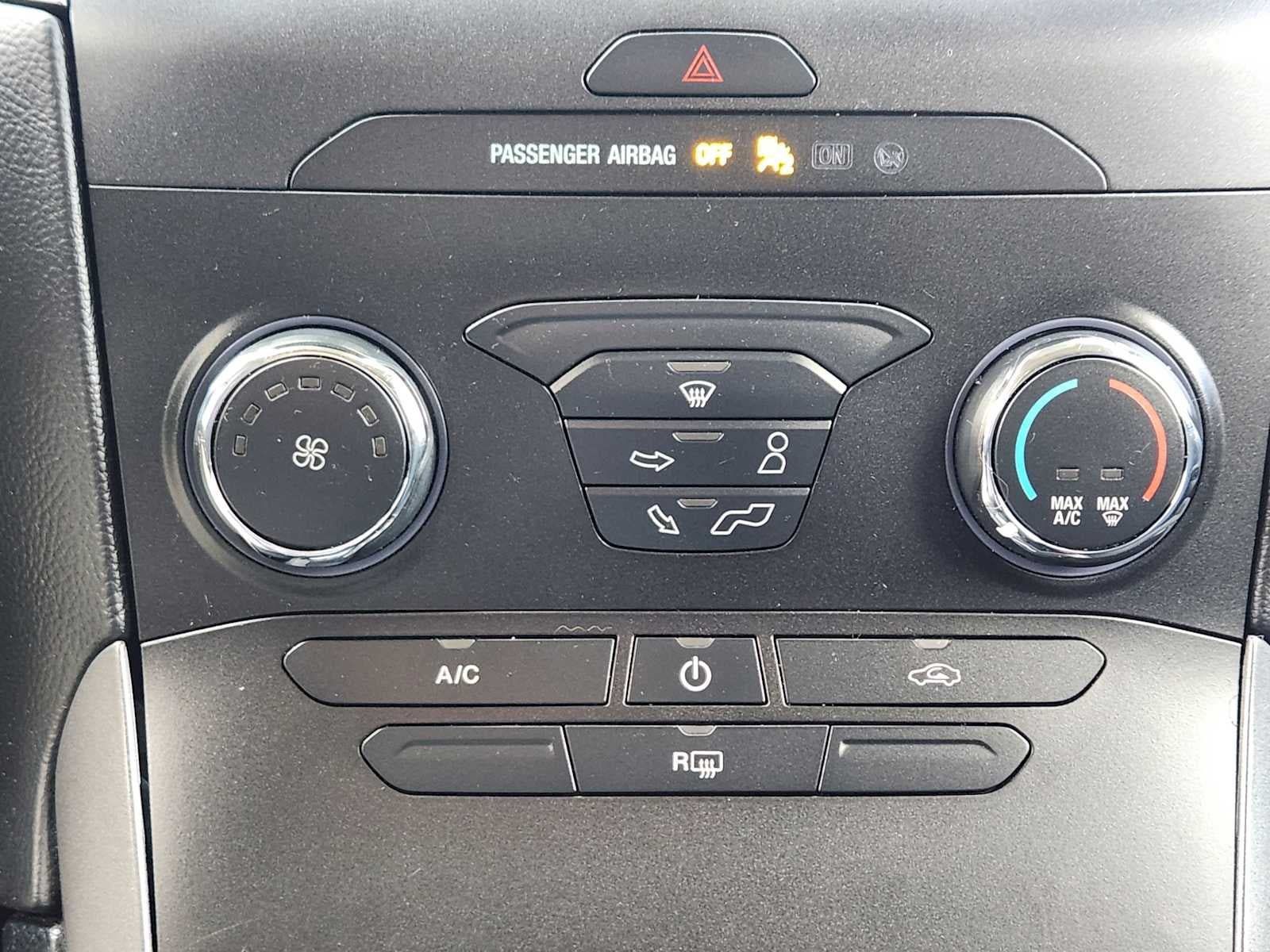 Used 2019 Ford Edge SE FWD image 22