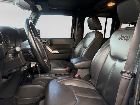 Used 2017 Jeep Wrangler Unlimited Sahara w/ Dual Top Group AWD/4WD image 20