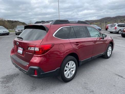 Used 2018 Subaru Outback 2.5i Premium image 8