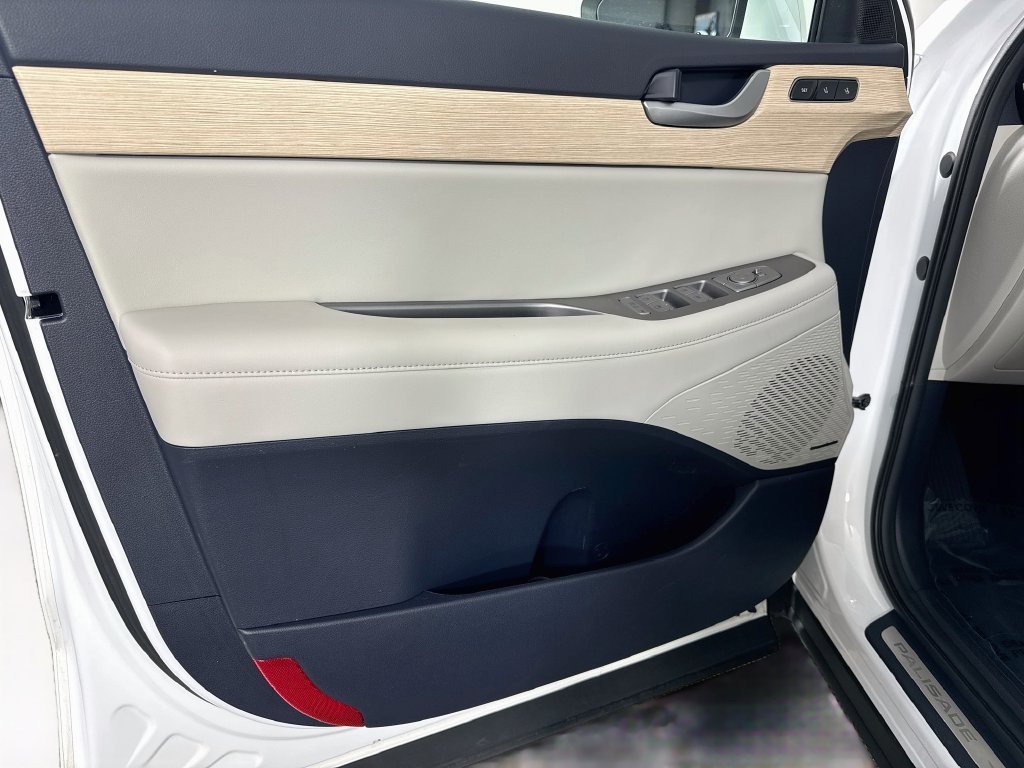 Used 2024 Hyundai Palisade Limited AWD/4WD image 13