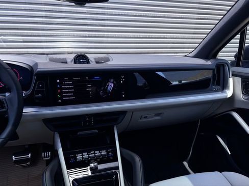 New 2026 Porsche Cayenne S image 12