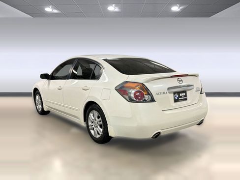Used 2011 Nissan Altima 2.5 S w/ Special Edition Pkg FWD image 3