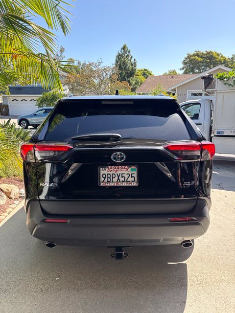 Used 2022 Toyota RAV4 XLE Premium AWD/4WD image 4