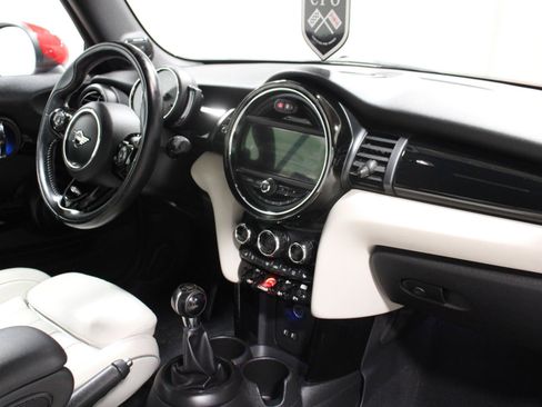 Used 2019 MINI Cooper S FWD image 8