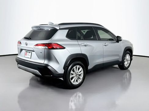 Used 2024 Toyota Corolla Cross LE FWD image 5