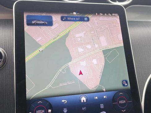 Used 2025 Mercedes-Benz GLC 300 4MATIC image 13