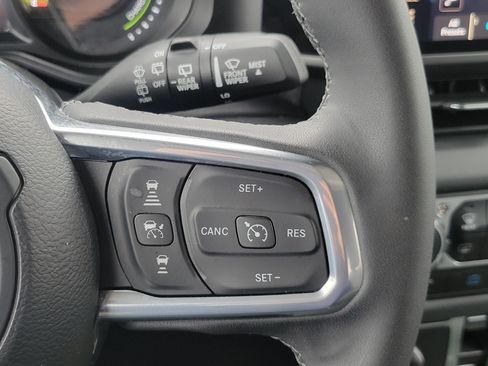 Used 2025 Jeep Wrangler Unlimited Sahara AWD/4WD image 12