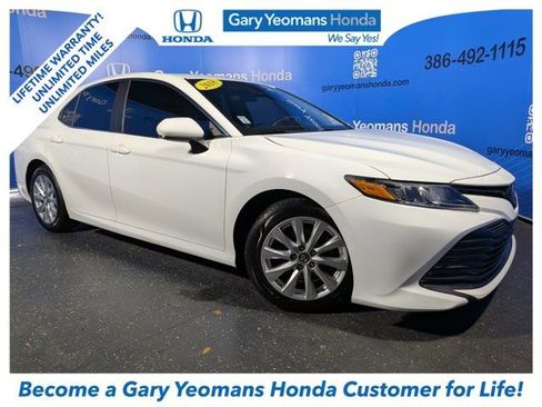 Used 2018 Toyota Camry LE FWD image 1