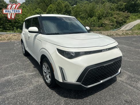 Used 2024 Kia Soul LX FWD image 1