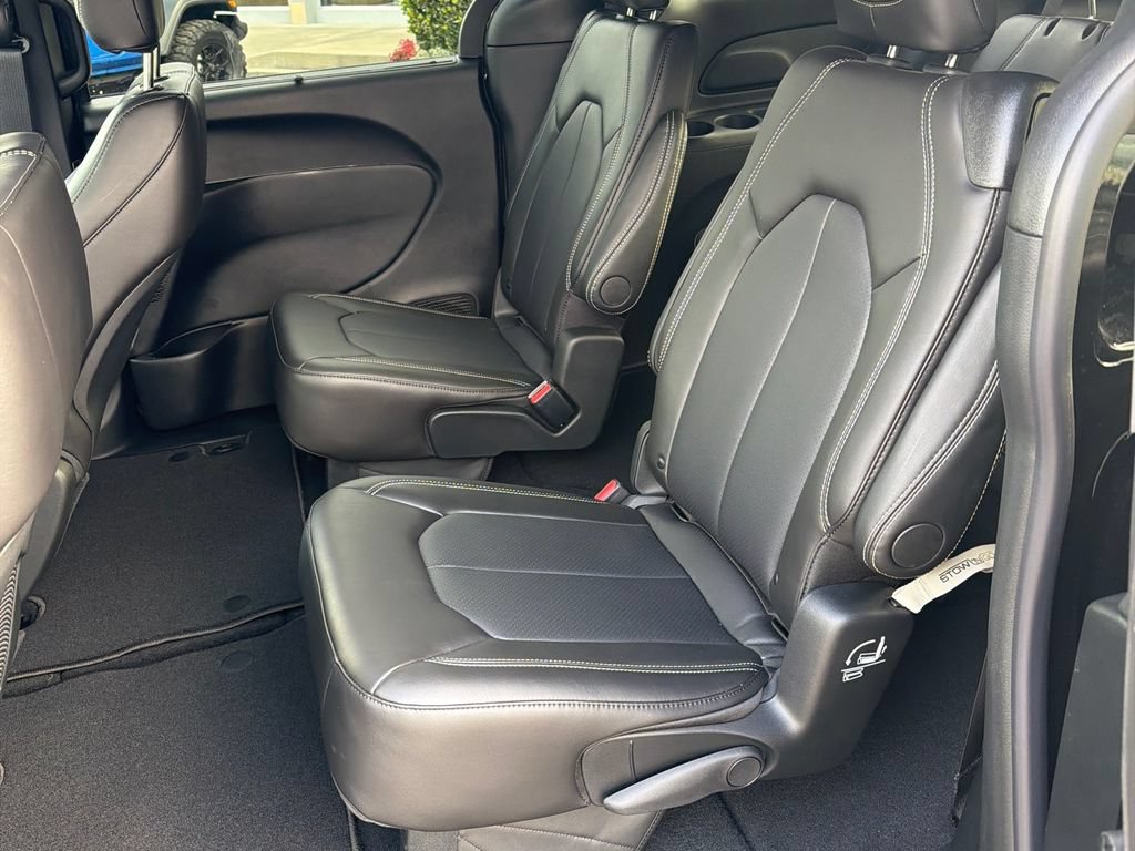 New 2026 Chrysler Pacifica Select w/ S Appearance Package FWD image 11