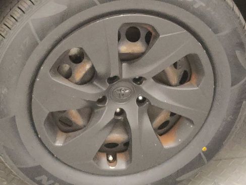 Used 2019 Toyota RAV4 LE FWD image 31