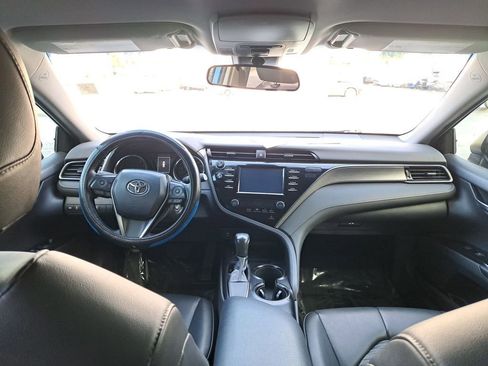 Used 2019 Toyota Camry L image 18