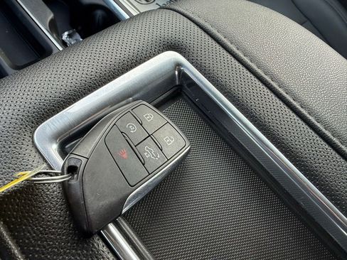 Used 2022 Chevrolet Silverado 1500 LTZ w/ Z71 Off-Road Package image 17