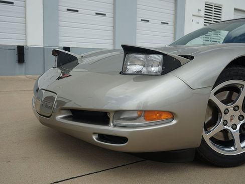 Used 2000 Chevrolet Corvette Coupe w/ Memory Pkg RWD image 26