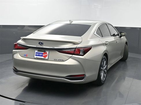 Used 2021 Lexus ES 300h w/ Premium Package image 42