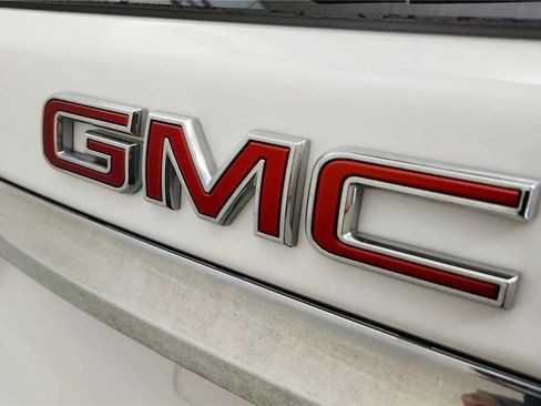 Used 2023 GMC Terrain SLE AWD/4WD image 17