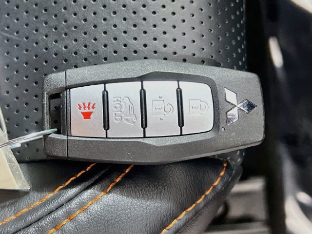 Used 2023 Mitsubishi Outlander SEL AWD/4WD image 33