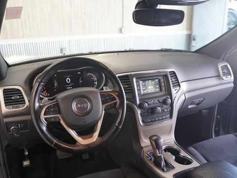 Used 2017 Jeep Grand Cherokee Laredo w/ Quick Order Package 2BE RWD image 11