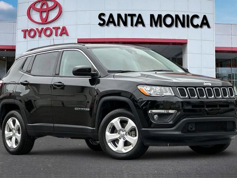 Used 2020 Jeep Compass Latitude w/ Cold Weather Group AWD/4WD image 1
