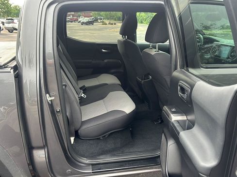 Used 2020 Toyota Tacoma TRD Off-Road w/ Blackout Package AWD/4WD image 17